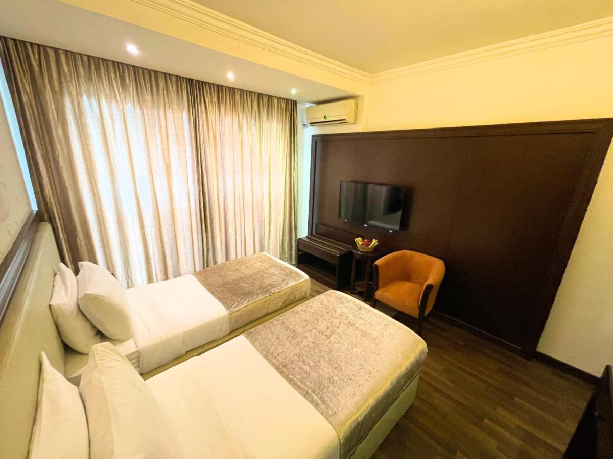 Royal Garden Hotel Beirut Exterior photo